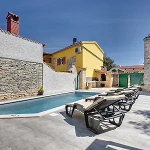 Ferienhaus Micol, Gajana